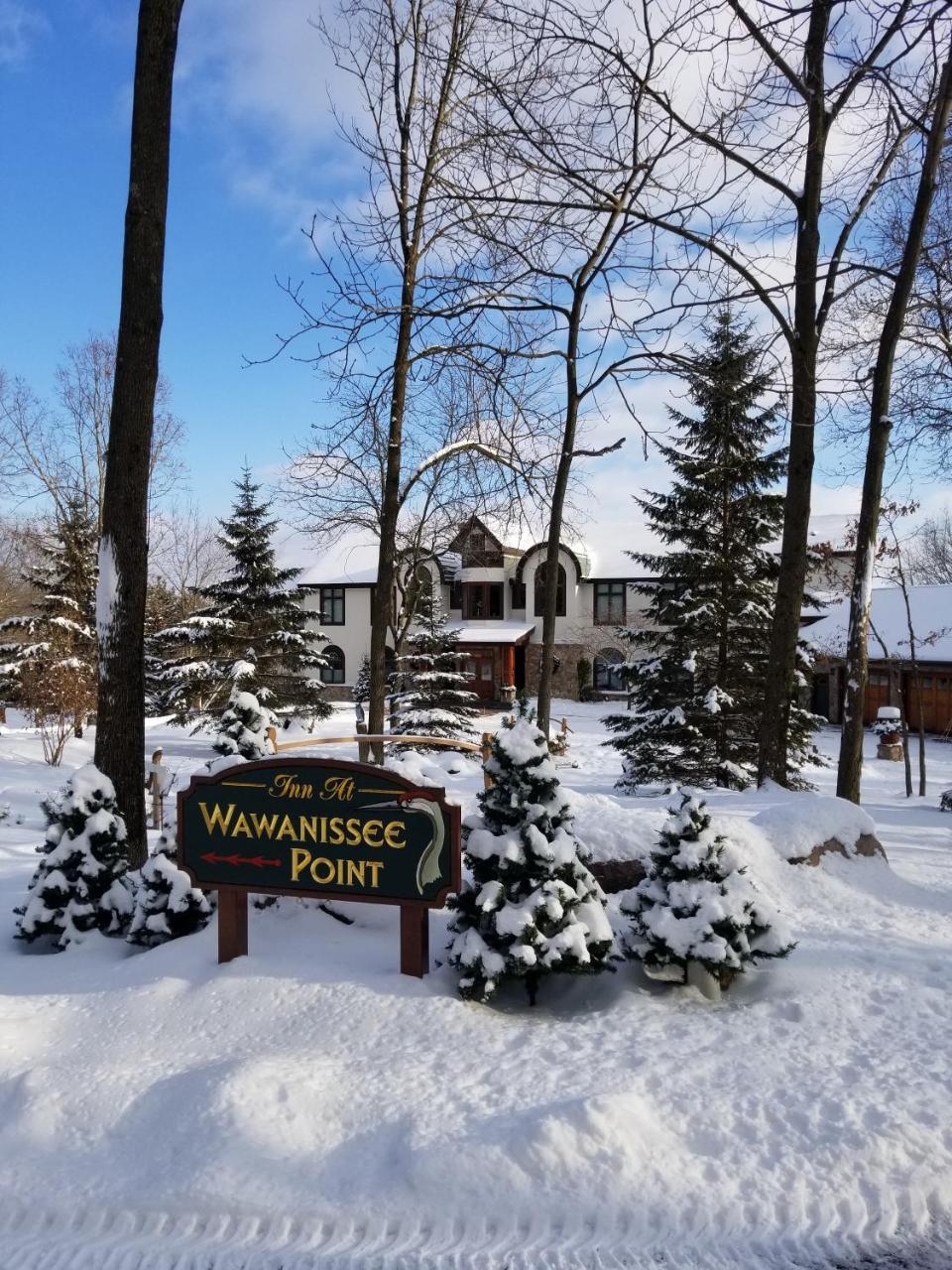 Inn At Wawanissee Point Baraboo Exterior photo