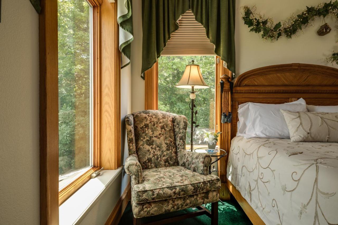 Inn At Wawanissee Point Baraboo Exterior photo