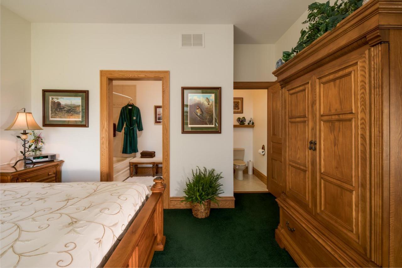 Inn At Wawanissee Point Baraboo Exterior photo